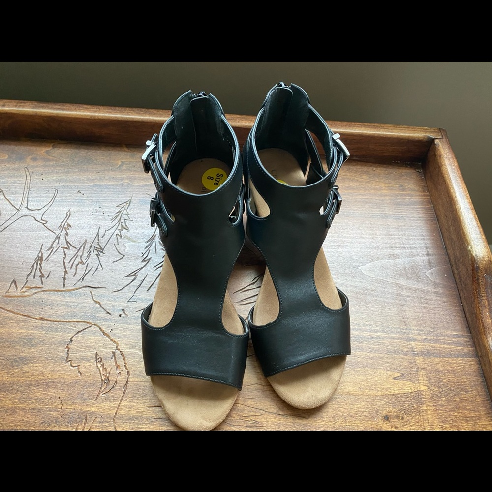 Size 8 Croft and Barrow wedged sandals.